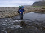 Vláďa brodí řeku Horná nedaleko Hlöðuvíku