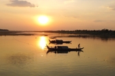Zpad slunce nad ekou Mekong, Kompong Cham