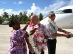Pistn na atolu Enewetak, Peter dostv kvtinov vnec