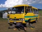 Jedna z mnoha oprav autobusu, pejezd Erdenet ==> Mrn, ajmag Bulgan