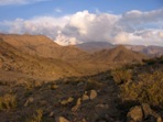 Veern hory nedaleko Jebel Shams, region Al-Dakhiliyah