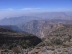 Celodenn vstup na Jebel Shams, nejvy horu Sultantu Omn (3004 m.n.m.), region Al-Dakhiliyah